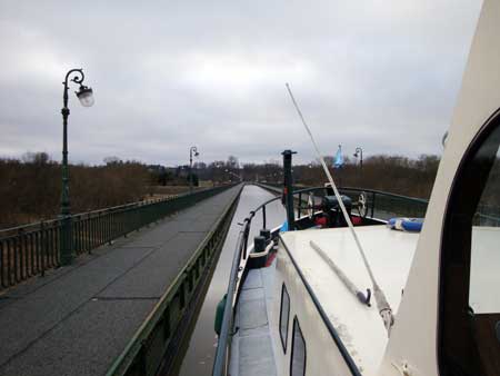 Pont canal de Briare Bateau Itah Est