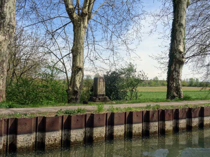 Stèle canal de Garonne