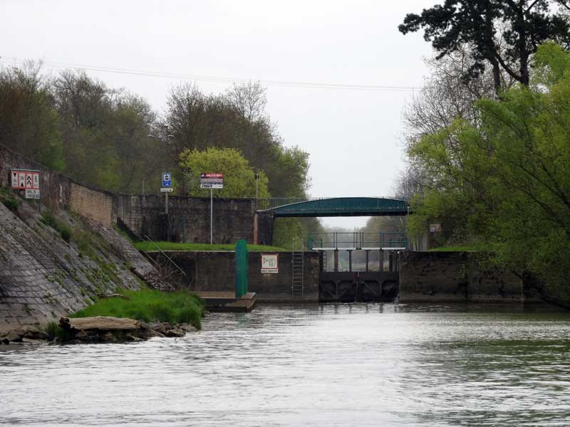 Confluent Saône canal de Vaux