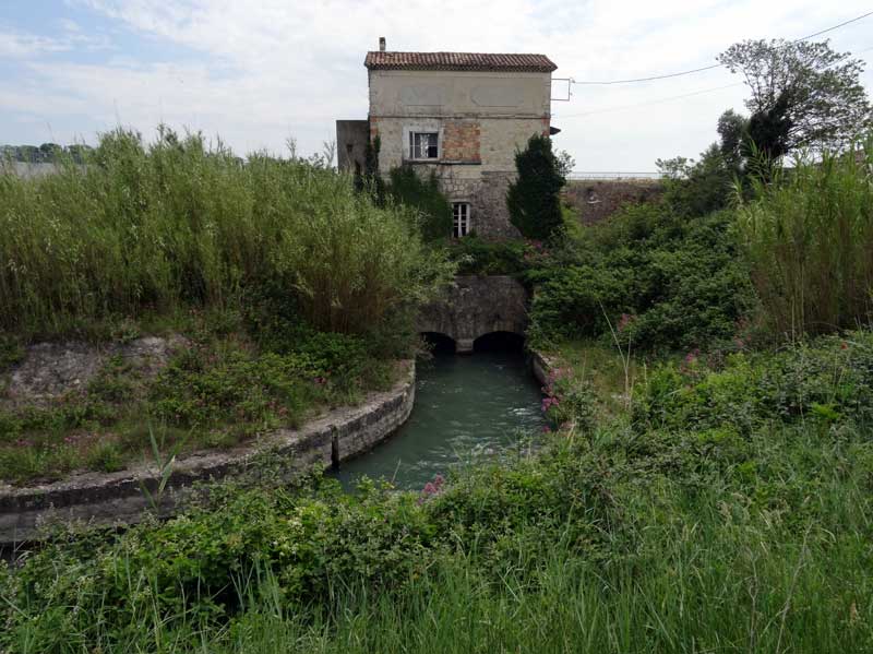 Prise d'eau sur le Rhône à Beaucaire
