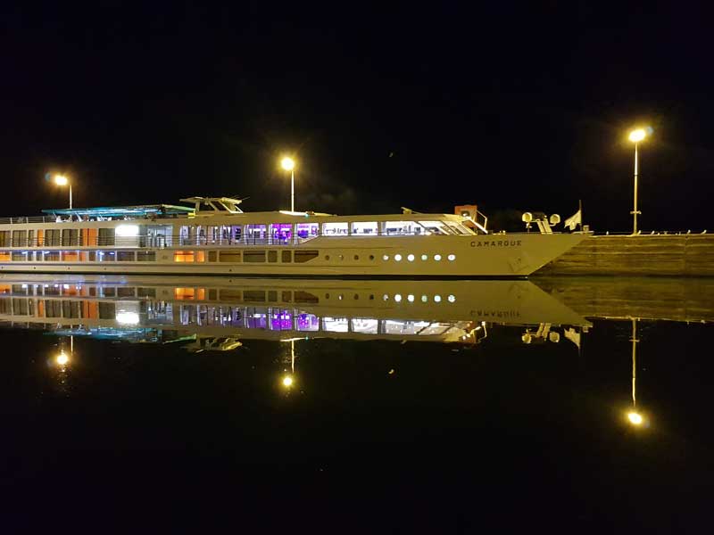 Ecluse de Sablons - Bateau Camargue