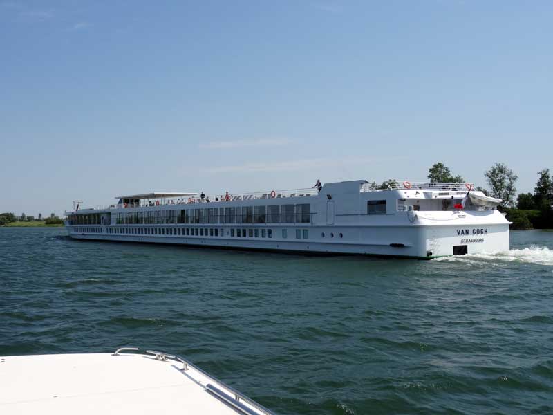 Bateau Van Gogh CroisiEurope