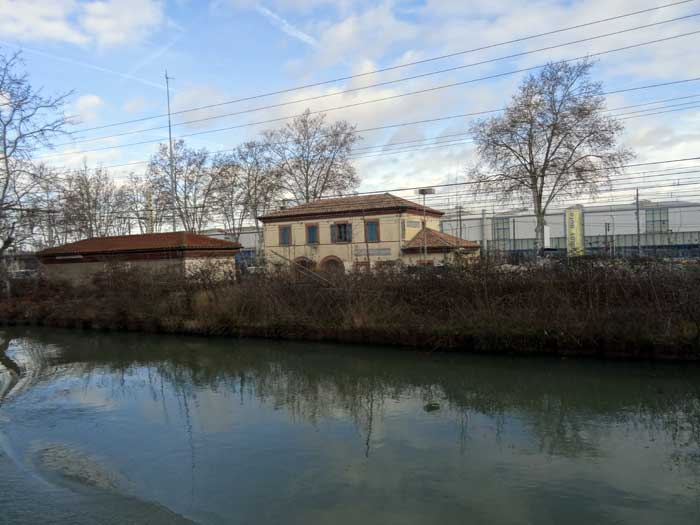 gare de Lacourtensourt