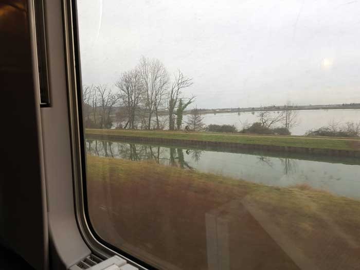 Canal de garonne vu du train