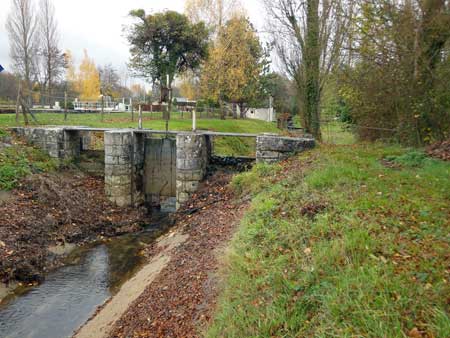 Vanne de la Rigole de Briare à La Gazonne