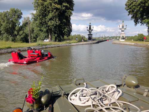 Amphibie sur le pont canal
