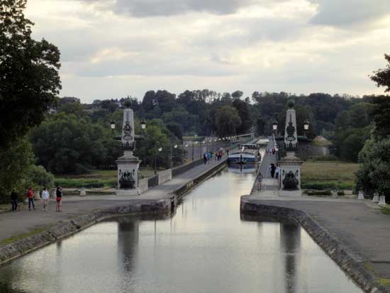 Kairos sur le Pont Canal de Briare