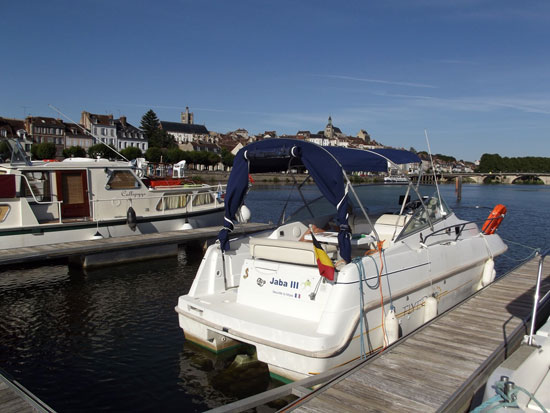 Bénéteau Flyer 701 au port de Joigny