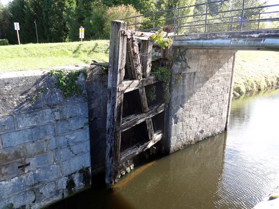 Porte d'écluse canal d'Orléans