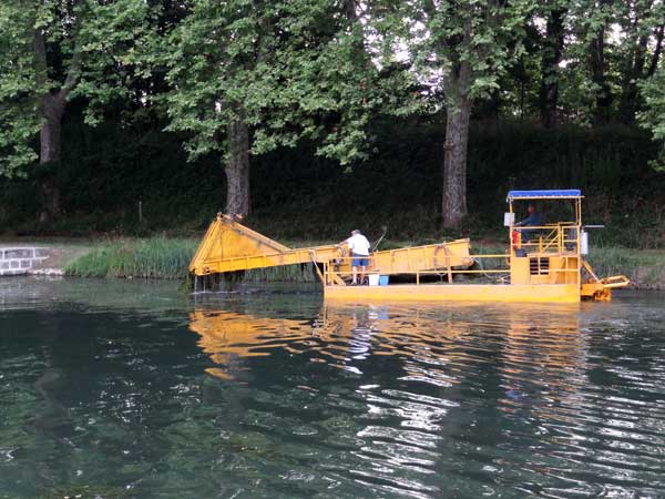 Bateau faucardeur