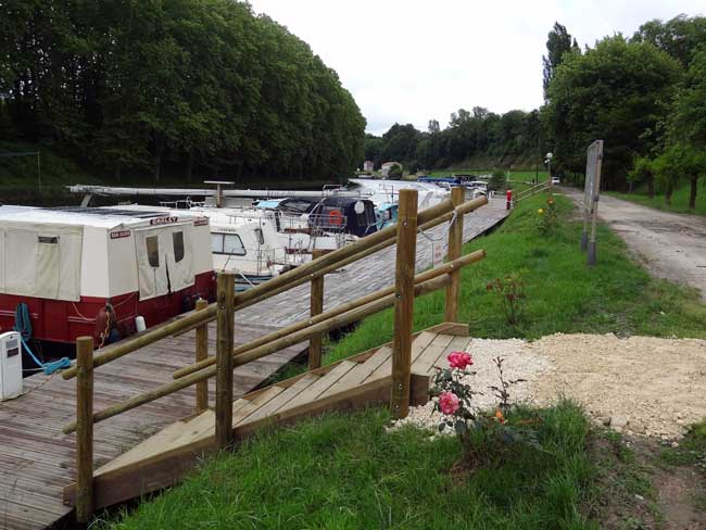 Accès ponton au portde Castets en Dorthe