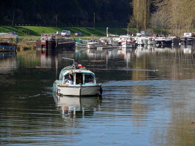 Mouvement au port de Castets en Dorthe