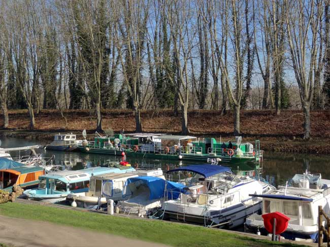 Mouvement au port de Castets en Dorthe