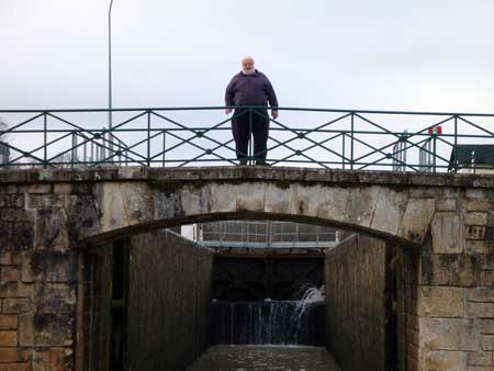 Dans l'échelle d'écluse de Rogny