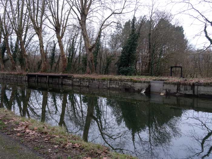 Ponton d'attente Amont écluse de l'Auriole