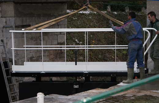 Pose de la passerelle