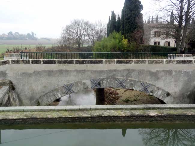 Aqueduc de Mezuran