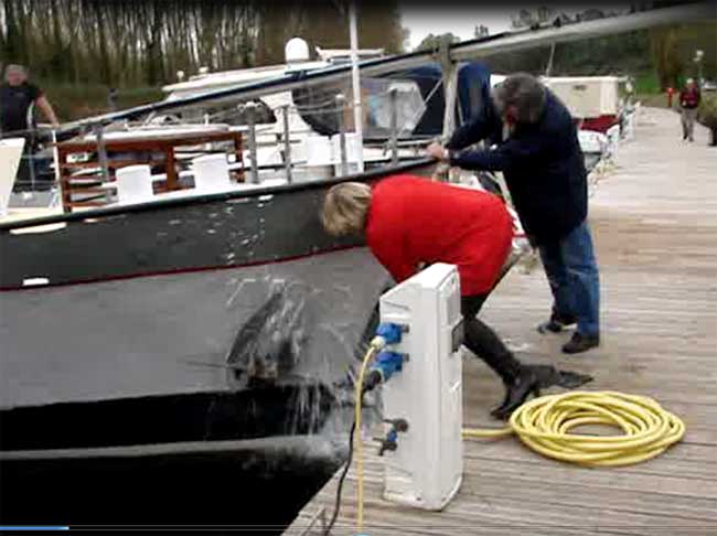 Je te baptise «YANA.FR et te souhaite bonne navigation