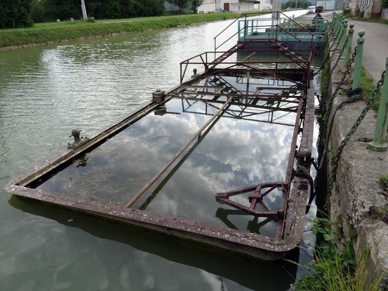 Engin du canal de Bourgogne