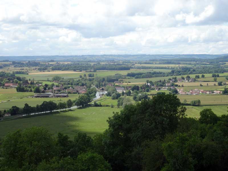 Port de Vandenesse vue depuis Chateauneuf en Auxois