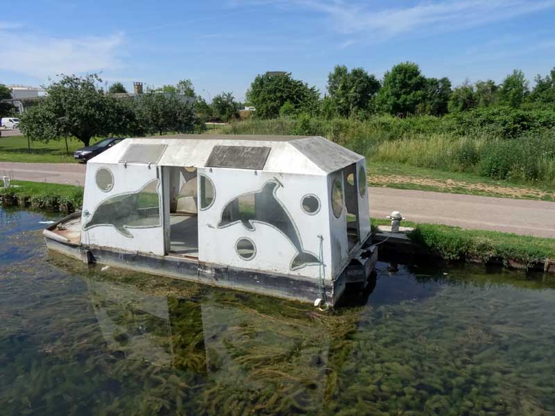 Bateau sur le canal de Bourgogne