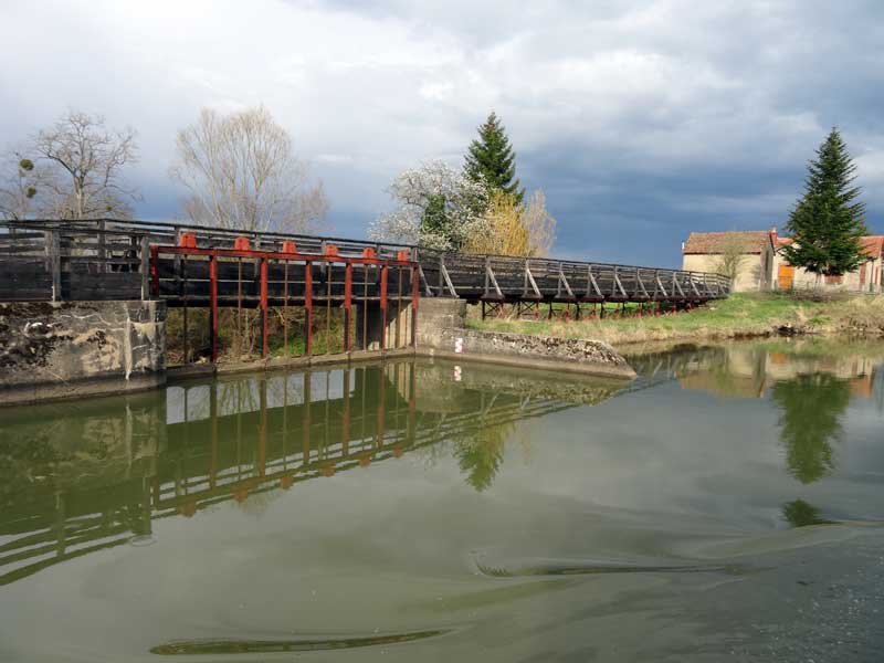 Pont canal et épanchoir