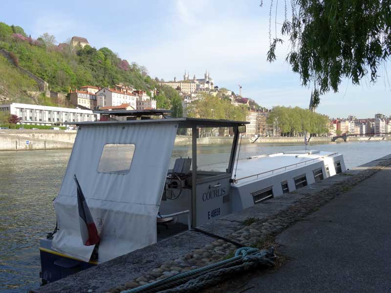 Amarrage dans la ville de Lyon