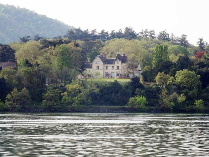 Chateau sur le Rhône