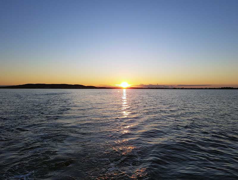 Levée de soleil sur l'étang de Thau