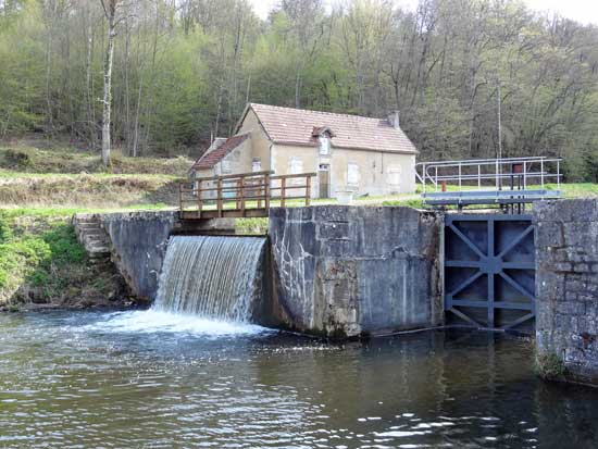 Canal du Nivernais ecluse 2