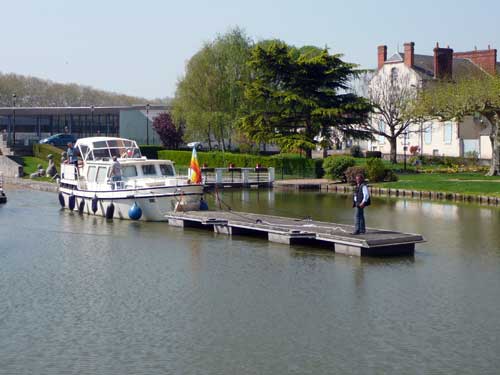 Ponton flottant