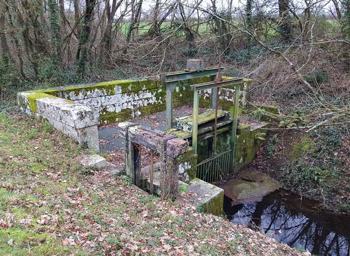 Ouvrage canal de Nantes à Brest