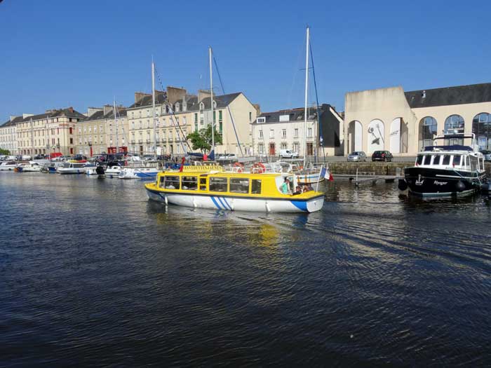Bateau jaune