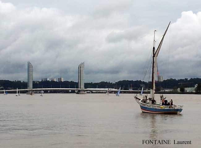 Les Deux Fleures en navigation à Bordeaux