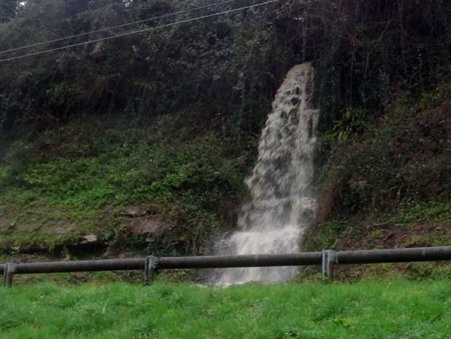 Cascade au dessus du port